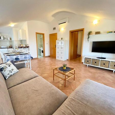 מדולין Apartments Ladonja מראה חיצוני תמונה