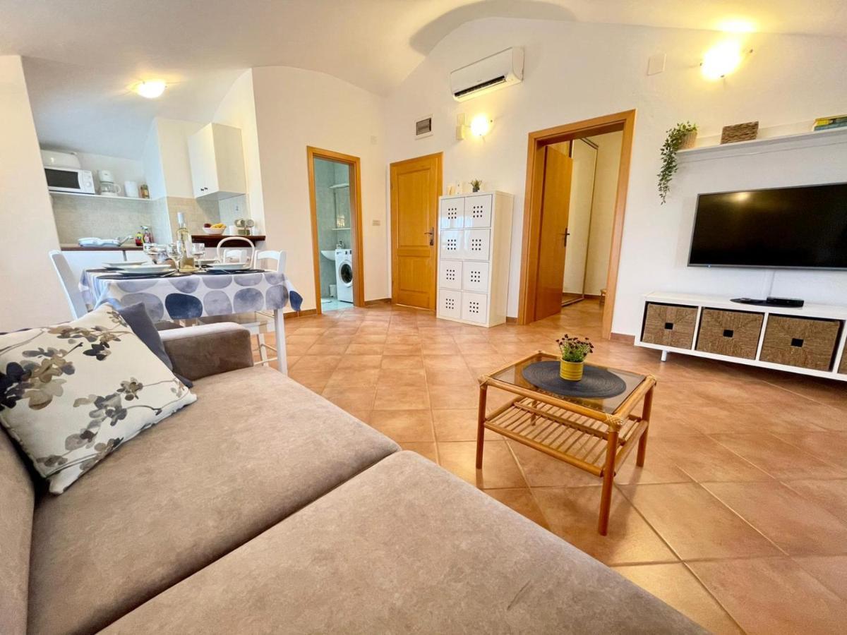 מדולין Apartments Ladonja מראה חיצוני תמונה