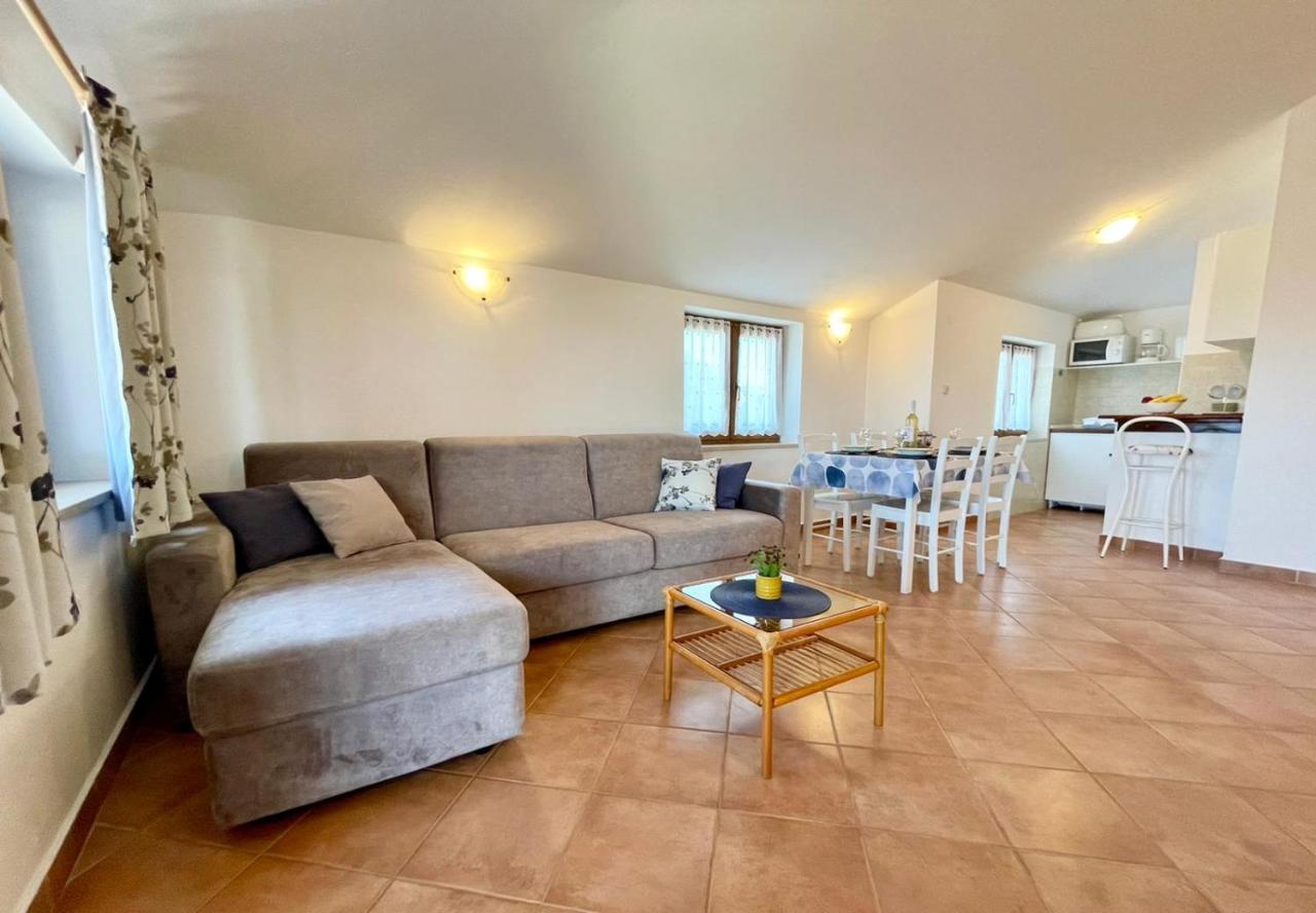 מדולין Apartments Ladonja מראה חיצוני תמונה